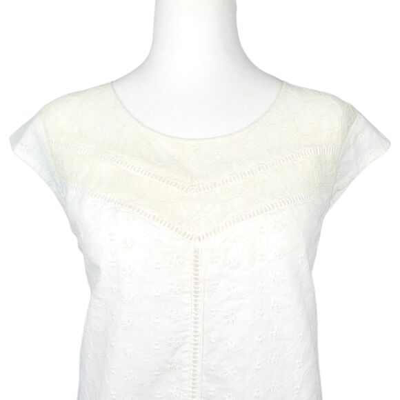 *Women's Plus XXL Crisp White Lace Yoke Cap Sleeve Top- Keyhole Back- Round Hem* - Picture 2 of 12